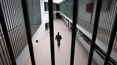 Manisa ve Mersin'de uyuşturucu operasyonları : 5 gözaltı