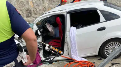 Denizli'de otomobiller çarpıştı : 2 ölü, 1 yaralı