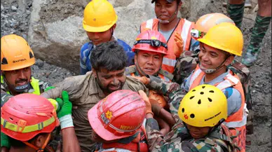 Nepal’de mucize kurtuluş : Sel sonrası tünelde 9 gün mahsur kalan 2 işçi kurtarıldı