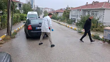 Otomobilinden indikten sonra yere düşen adam hayatını kaybetti
