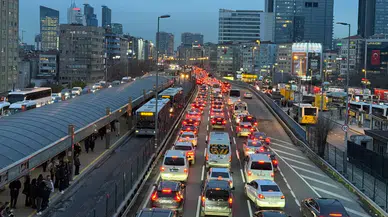 İstanbul'da Çarşamba Günü Trafik Yoğunluğu Neden Bu Kadar Yükseldi?