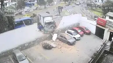 Ekvador'da Dehşet Veren Trafik Kazası: Kamyon Otobüse Çarptı