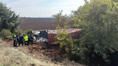 Bursa'da kontrolden çıkan TIR, tarlaya uçtu: Bir yaralı