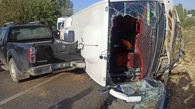 Bingöl'de trafik kazası: Midibüs devrildi, 12 yaralı