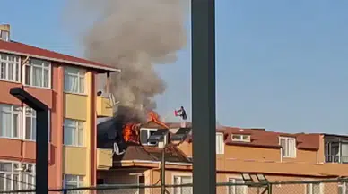 Sancaktepe'de binanın çatısında yangın çıktı