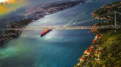 Karadeniz'de Hedef Alınan Dev Petrol Tankeri İstanbul Boğazı'ndan Geçiş Yaptı