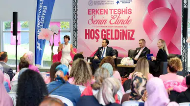 Küçükçekmece’de meme kanserinde farkındalık için kürek çektiler