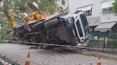 Kadıköy'de Vinç Faciası: 11 Katlı Binaya Çarptı