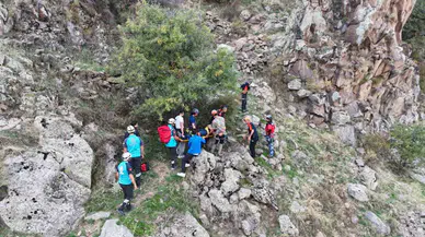 Kayseri'de kayalıklardan dere yatağına düşen şahıs kurtarıldı