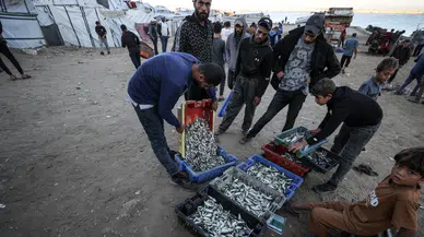 Gazze'de Balıkçılar İsrail'in Ateş Tehdidine Rağmen Denize Açılıyor