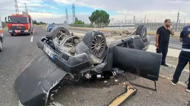 Şanlıurfa'da seyir halindeki otomobilin lastiği koptu : 5 kişi yaralandı