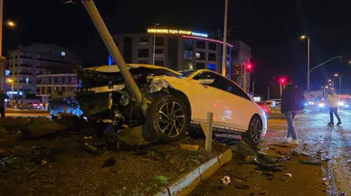 Balıkesir Bandırma'da İki Otomobil Çarpıştı: 3 Yaralı