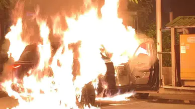 Antalya Alanya'da Şarj İstasyonundaki Elektrikli Araç Alev Aldı