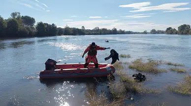 Edirne'de Meriç Nehri'nde Bot Alabora Oldu: 1 Çocuk Hayatını Kaybetti