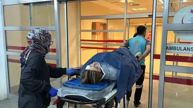 Adıyaman’da iki otomobil ile motosiklet çarpıştı: 2 kişi yaralandı