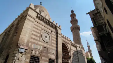 Kahire'deki Tarihi Mavi Cami Mimari İhtişamıyla Büyülüyor