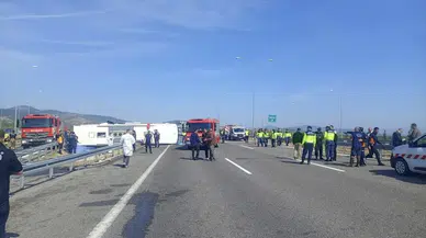 Manisa Akhisar'da Tur Otobüsü ve Çekici Çarpıştı: 11 Vefat