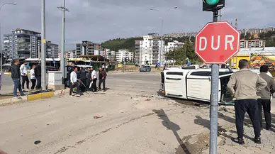 Adıyaman'da Otomobil ile Kamyonet Çarpıştı: 3 Yaralı