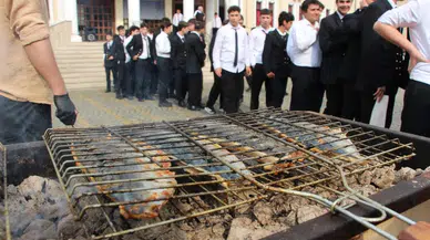 Rize'de Balık Festivalinde Palamut İkramı Yapıldı