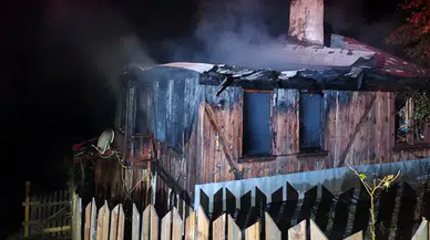 Bolu Mudurnu'da Yıldırım Düşmesi Sonucu Ahşap Ev Kül Oldu