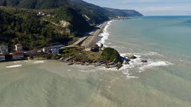 Sağanak Sonrası Karadeniz'in Rengi Kahverengiye Döndü