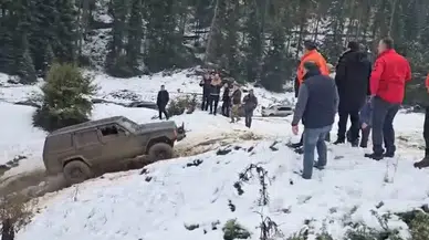 Düzce'de Off-Road Tutkunlarının Sonbahar Turu Kar Safarisine Dönüştü