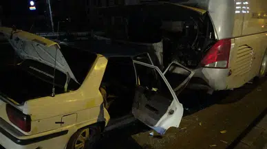 Arıza yapan otobüse otomobil çarptı