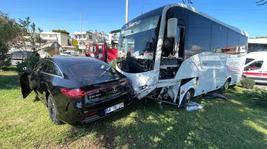 Alanya'da yolcu minibüsü ile otomobil çarpıştı