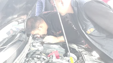 Aksaray'da Otomobilin Motoruna Giren Kedi Oksijen Müdahalesiyle Kurtarıldı