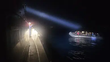 Aydın Açıklarında Lastik Bot Dolusu Göçmen Yakalandı