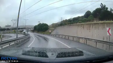 Göktürk'te Islak Yolda Takla Atan Otomobilin Kaza Anı Kamerada