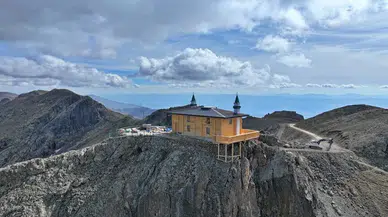 Yanan Tarihi Kırklar Mescidi Yeniden Ayağa Kaldırılıyor