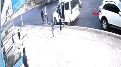 Mardin'de Araçtan İnen Çocuğa Otomobil Çarptı