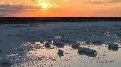 Tuz Gölü'nde sular çekildi, ortaya çıkan manzara görenleri büyüledi