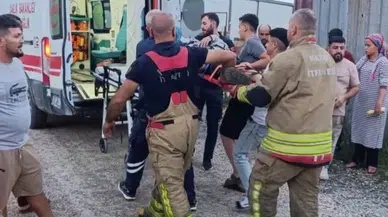 Hatay'da motosiklet kazası : Sürücüsünün kontrolünü kaybettiği motosiklet devrildi, 3 kişi yaralandı