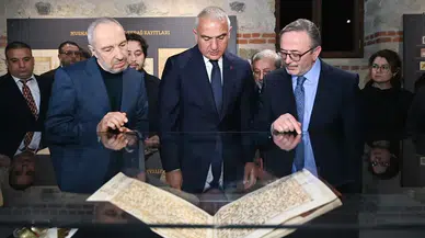 Ünlü Hattat Mehmet Özçay, Mushaf-ı Şerifini Devletine Bağışladı