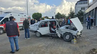 Van'da iki otomobil çarpıştı : 6 kişi yaralandı