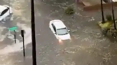 Ekvador'da Şiddetli Sel: Başkentte Araçlar Sulara Kapıldı