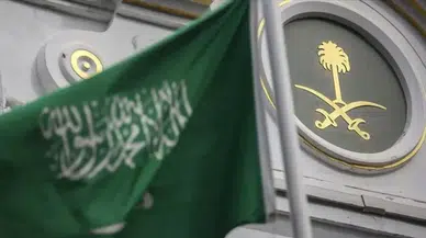 Riyad'da balistik füze paniği : Şarapneller anaokulu ve tıp merkezine düştü !