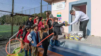 İzmir Büyükşehir Belediyesinden Okullara 37 Milyon TL Değerinde Spor Malzemesi Desteği