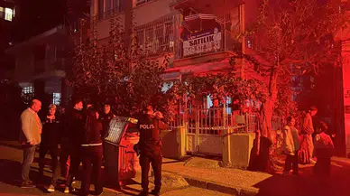 Mersin'de 3 Katlı Binanın Zemini Çöktü: 40 Kişi Tahliye Edildi