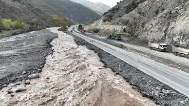 Erzincan-Erzurum Karayolunda Heyelan Çalışmaları Havadan Görüntülendi