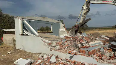 Çanakkale'de kaçak yapılaşmayla mücadele : Bayramiç'te 21 yapı yıkıldı !