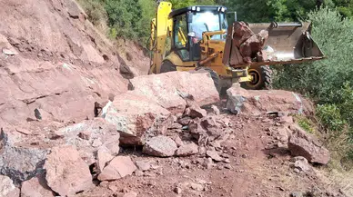 Efeler'de Sağanak Nedeniyle Kapanan Yollar Ulaşıma Açıldı