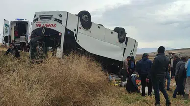 Afyonkarahisar'da Yolcu Midibüsü Şarampole Devrildi: 25 Yaralı