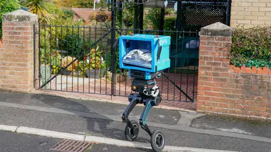 İngiltere'de İki Ayaklı Paket Teslimat Robotu Dönemi Başlıyor