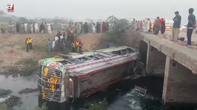Pakistan'da Yolcu Otobüsü Şarampole Devrildi: 5 Ölü