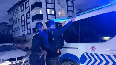 Bursa'da ehliyet sınavında kulağında düzenekle yakalanan adaya 2 yıl men cezası