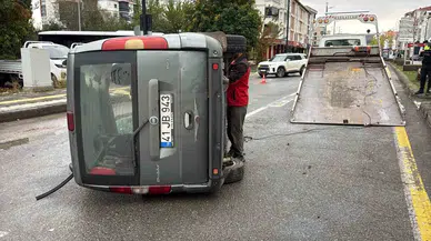 Sivas'ta Hafif Ticari Araç Ağaca Çarptı: 4 Yaralı