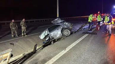 Çanakkale'de Feci Kaza: Otomobil İkiye Ayrıldı, 2 Genç Yaşamını Yitirdi